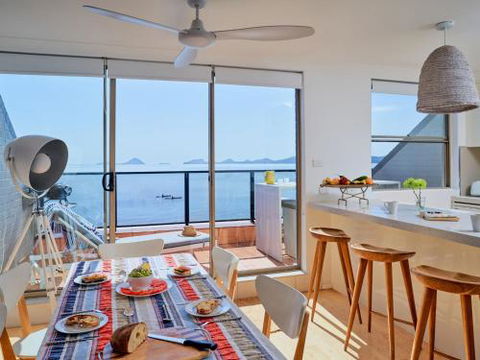 5 Casuarinas 33 Soldiers Point Road Superb Waterfront Unit - Holiday Cairns 3