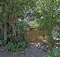 Rare Modern Unit w Private Fenced garden Close to The Beach PC3