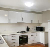 Large 5 Bedroom House with Wifi  Netflix Close to Taronga Western Plains Zoo - Holiday Cairns