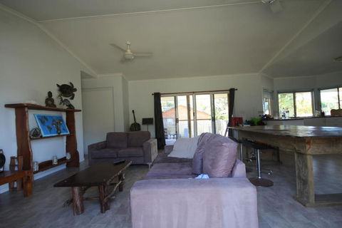 CASTAWAY BEACH HOUSE - Holiday Cairns 4