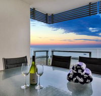 Oceana Darwin Central Oceanfront 3 bedroom 2 Lounge Room Pool Gym Tennis Court Sleeps 9