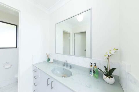Renas Court Unit 8 - Holiday Cairns 4
