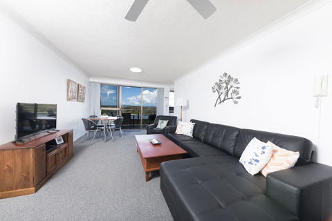 Wharf Street Vista - Holiday Cairns 1