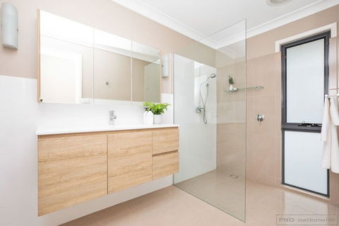 Blackwattle Luxury Retreats - Holiday Cairns 7