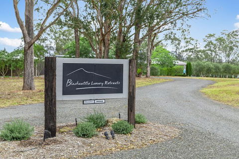Blackwattle Luxury Retreats - Holiday Cairns 3