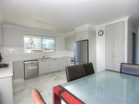 45A Wharf Upstairs - Holiday Cairns 3