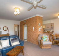 St James 6 Stylish Airconditioned Retreat - Holiday Cairns