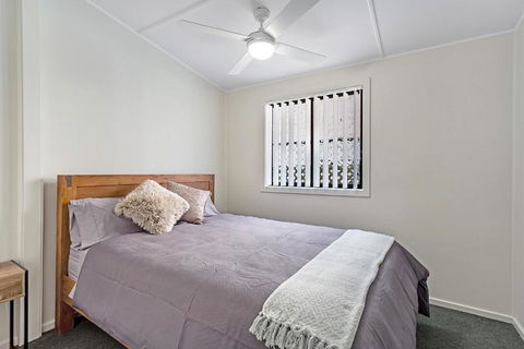 Sunset Beach House Soldiers Point Sleeps 9 - Holiday Cairns 2