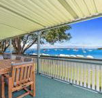 Sunset Beach House Soldiers Point Sleeps 9 - Holiday Cairns