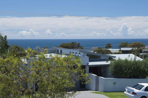 Hamptons - Holiday Cairns 0
