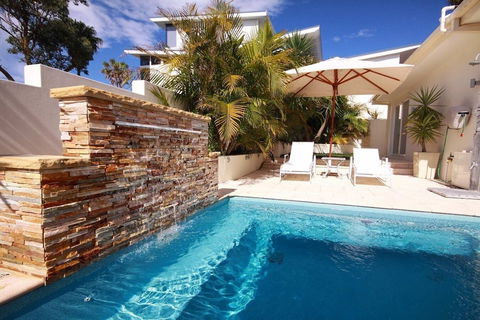 One Mile House - Holiday Cairns 1