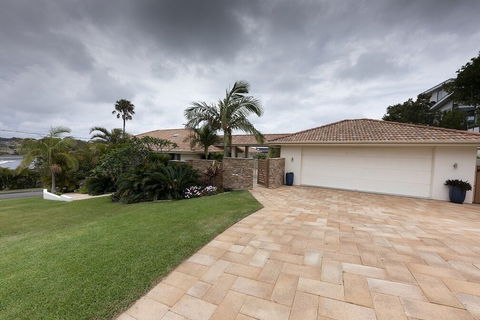 One Mile House - Holiday Cairns 0