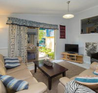 Lovely Torquay Cottage - Holiday Cairns