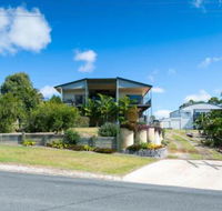 Blue Water Retreat Upstairs  Downstairs - Holiday Cairns