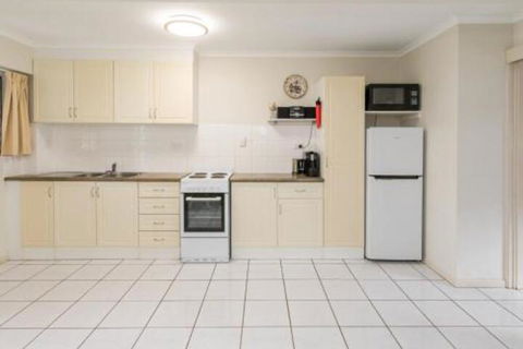 Comfy & Cosy Ground Floor Unit - Holiday Cairns 3