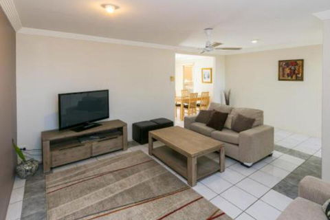 Superb Location Hervey Bay - Holiday Cairns 0