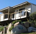 KINGFISHER COTTAGE Beachfront at the Binalong Bay - Holiday Cairns
