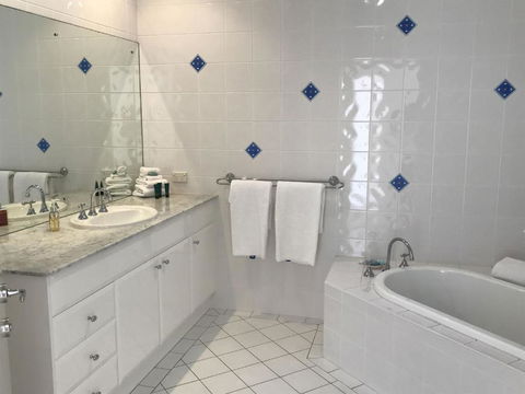 Villa Provence Coffs Harbour - Holiday Cairns 2