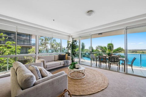 Luxury Waterfront Maroochydore Free Wine Netflix Parking - Holiday Cairns 6