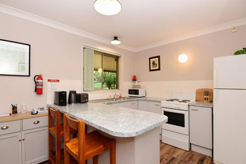 Valley Haven 3 Bedrooms Close To The Village! - Holiday Cairns 6