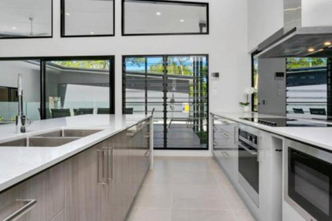 Villa Tiino Clifton Beach - Holiday Cairns 3