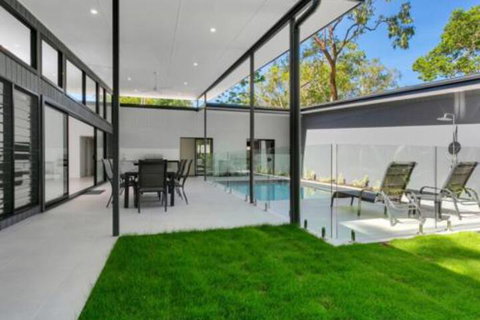 Villa Tiino Clifton Beach - Holiday Cairns 5