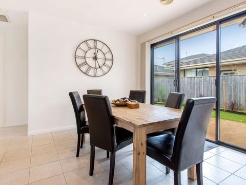COASTAL HAVEN DROMANA - Holiday Cairns 2