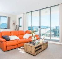Spacious Central Apartment Walking Distance To Beach - Holiday Cairns