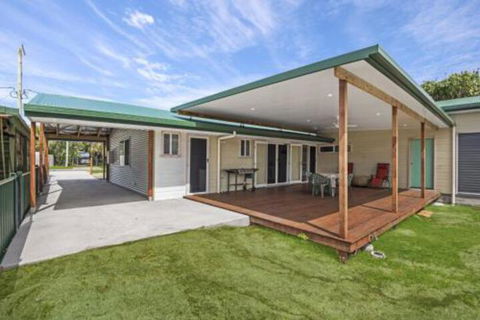 Beach Shack On Towners - Holiday Cairns 0