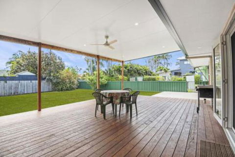 Beach Shack On Towners - Holiday Cairns 5
