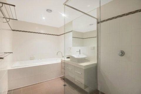 Breakwater Views Apartments - Holiday Cairns 5