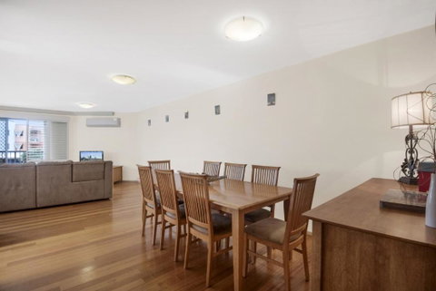 Breakwater Views Apartments - Holiday Cairns 6