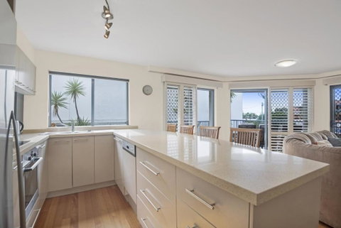Breakwater Views Apartments - Holiday Cairns 3