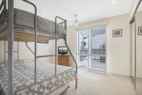 Breakwater Views Apartments - Holiday Cairns 1