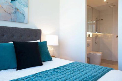 CITY HIGH Hosted By: LAbode Accommodation - Holiday Cairns 2