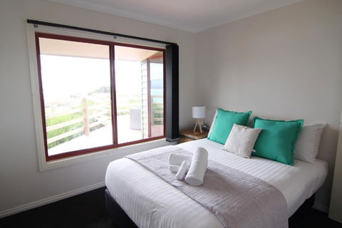 DOLPHIN LOOKOUT COTTAGE Amazing Views Of The Bay Of Fires - Holiday Cairns 5