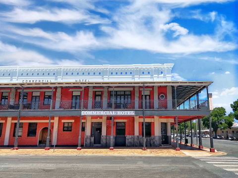 Commercial Hay Hotel - Holiday Cairns 0
