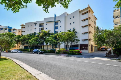 1 Bedroom Private Managed Resort Pool & Beach Alex - Holiday Cairns 2
