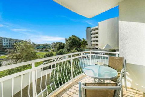 2 Bedroom Alex Unit Ocean Pool & Park Views - Holiday Cairns 3
