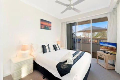 2 Bedroom Alex Unit Ocean Pool & Park Views - Holiday Cairns 6