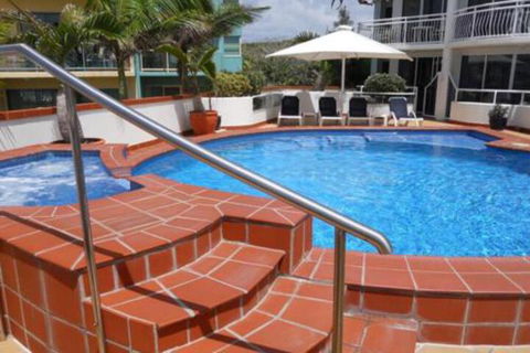 2 Bedroom Alex Unit Ocean Pool & Park Views - Holiday Cairns 2