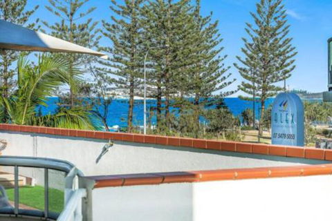 2 Bedroom Alex Unit Ocean Pool & Park Views - Holiday Cairns 5