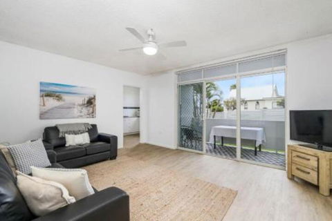 WAVES On MAIN 4 / 1 MAIN STREET - Holiday Cairns 0