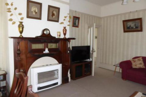 Claremont Farmhouse - Holiday Cairns 5