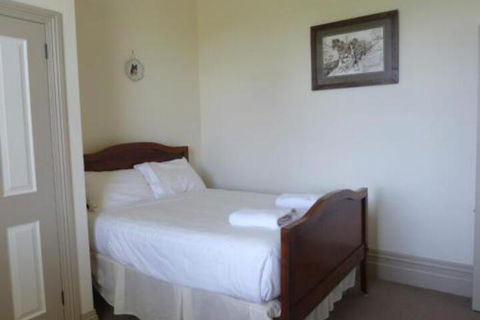 Claremont Farmhouse - Holiday Cairns 7