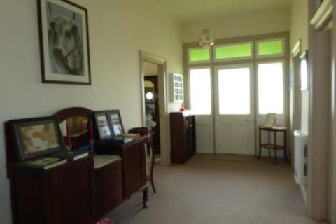 Claremont Farmhouse - Holiday Cairns 0