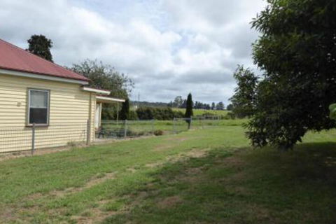 Claremont Farmhouse - Holiday Cairns 4