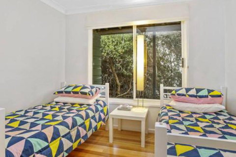 SEAVIEW Ocean Views From A Modern Townhouse - Holiday Cairns 7