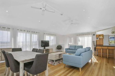 SEAVIEW Ocean Views From A Modern Townhouse - Holiday Cairns 0