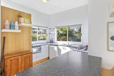 SEAVIEW Ocean Views From A Modern Townhouse - Holiday Cairns 5